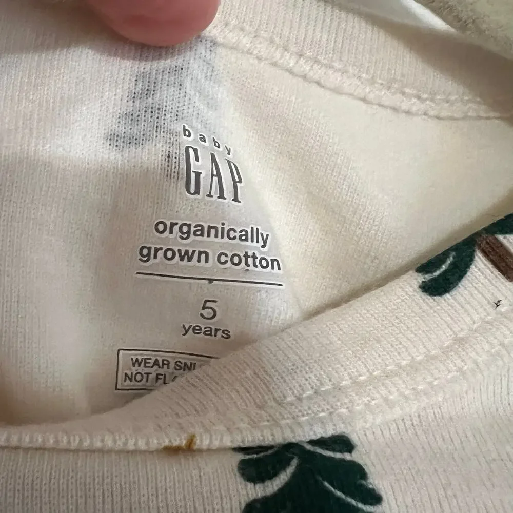 Gap organic holiday tree pajamas